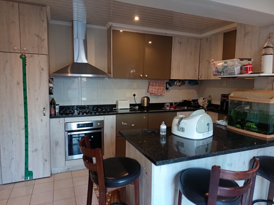 6 Bedroom Property for Sale in Maitland Western Cape